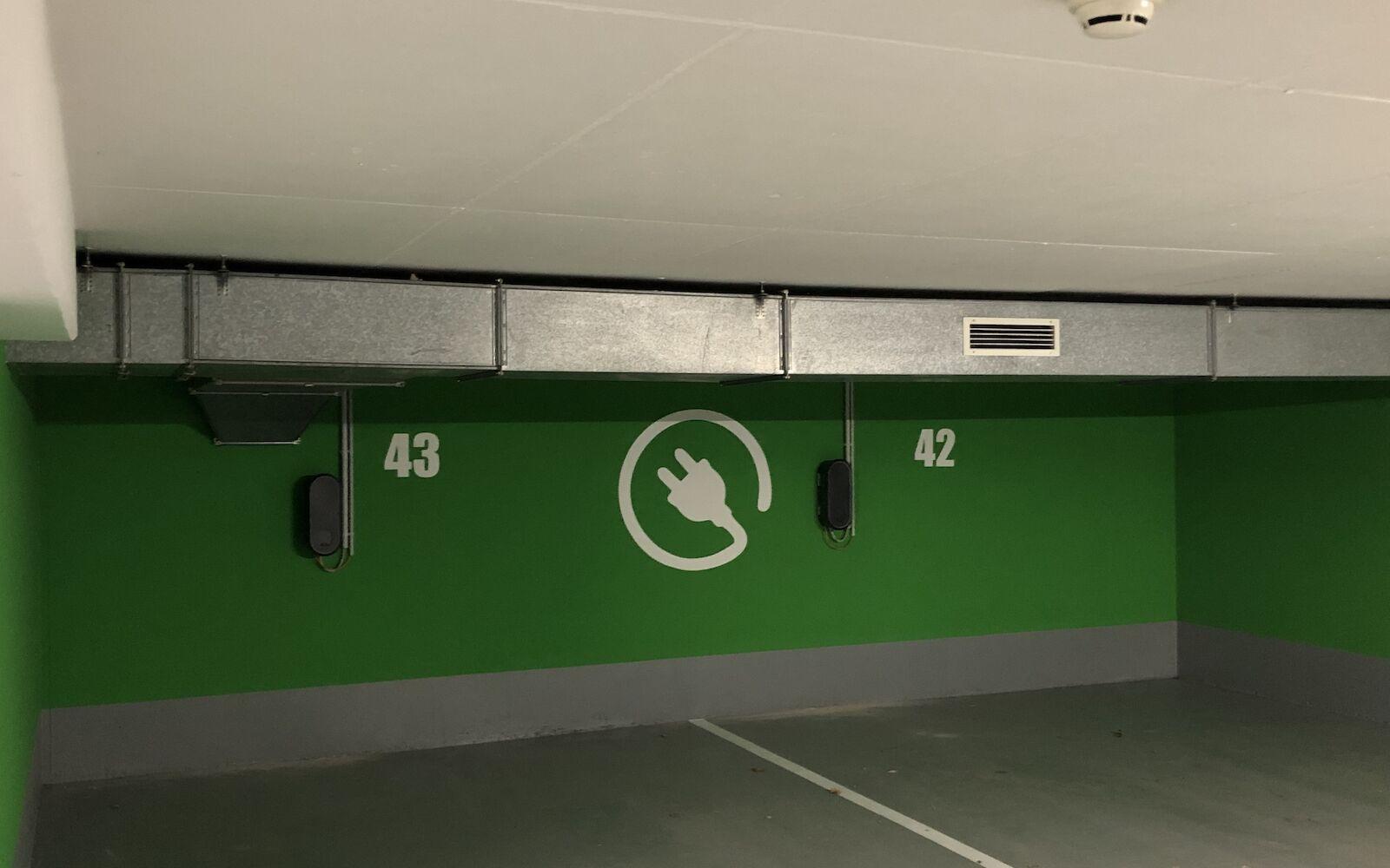 Wallbox in underground car park in co 56 hotel chemnitz