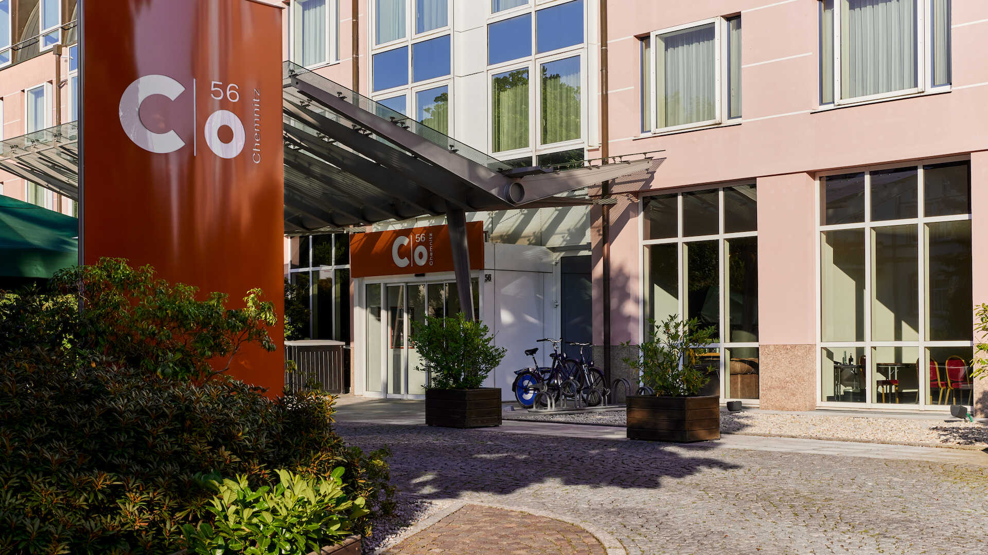 Hotel Chemnitz Co56 Eingangsbereich aussen seitlich