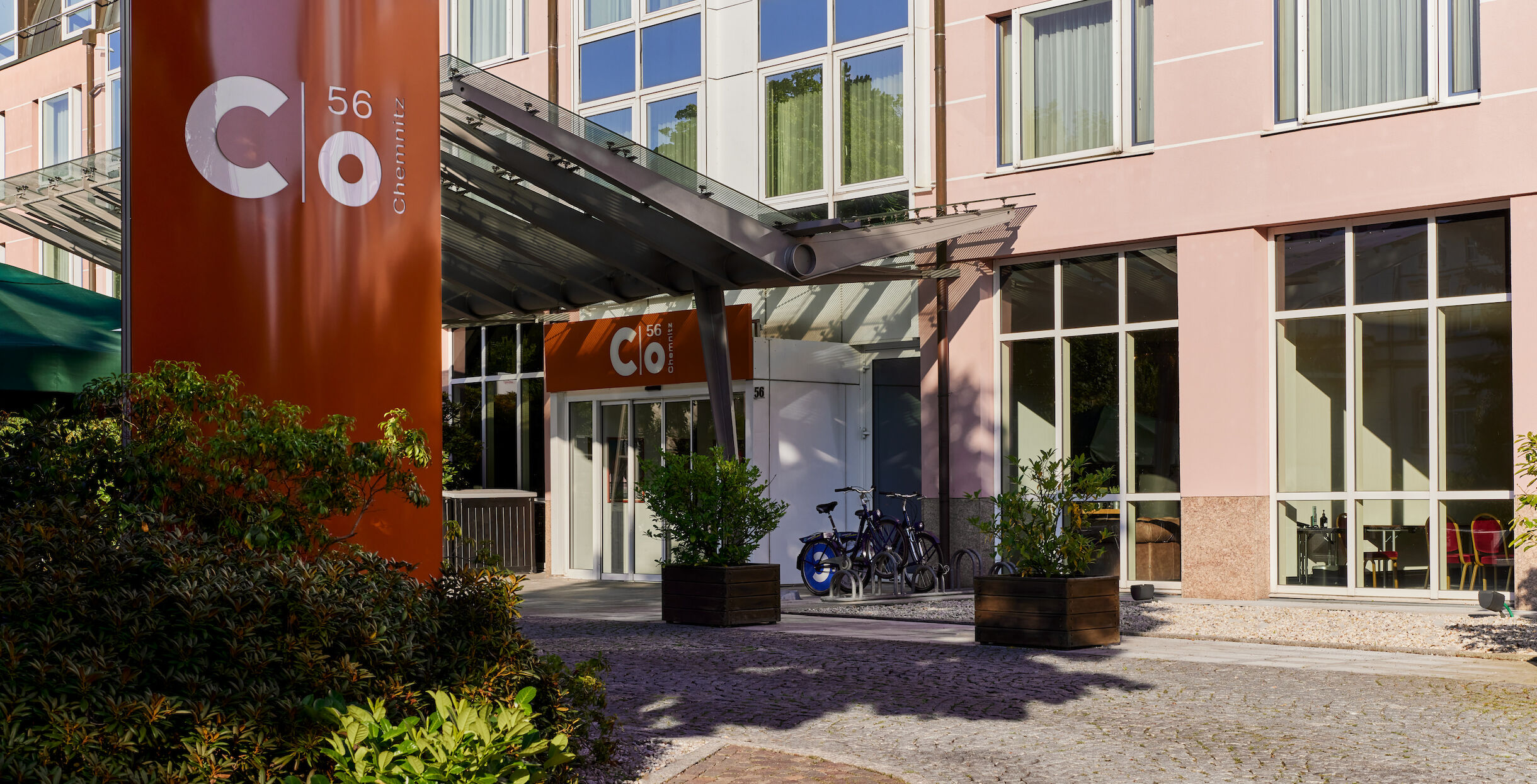 Hotel Chemnitz Co56 Eingangsbereich aussen seitlich